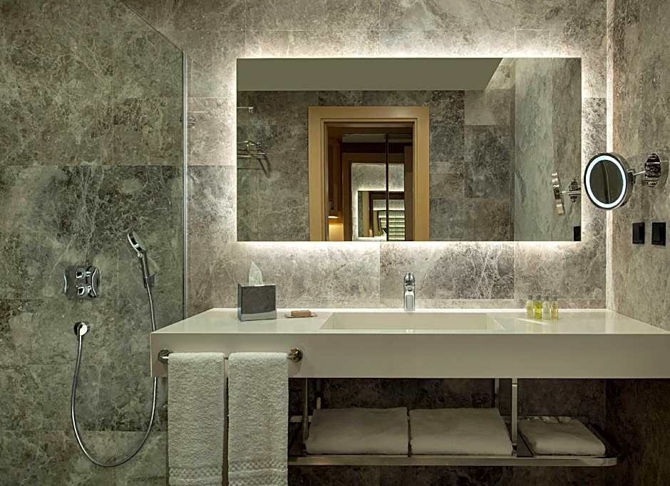 DoubleTree by Hilton Manisa