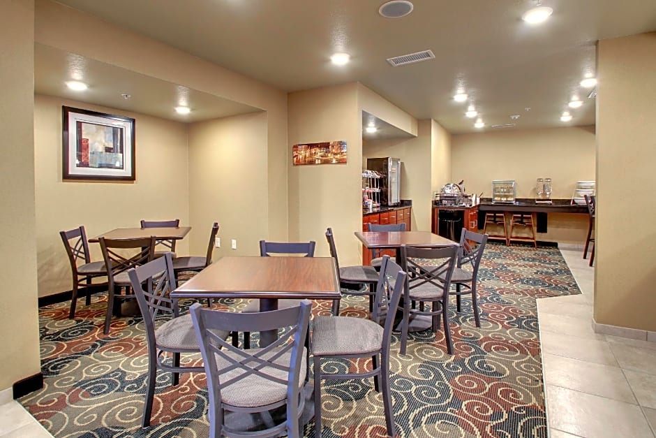 Cobblestone Hotel & Suites - Salem