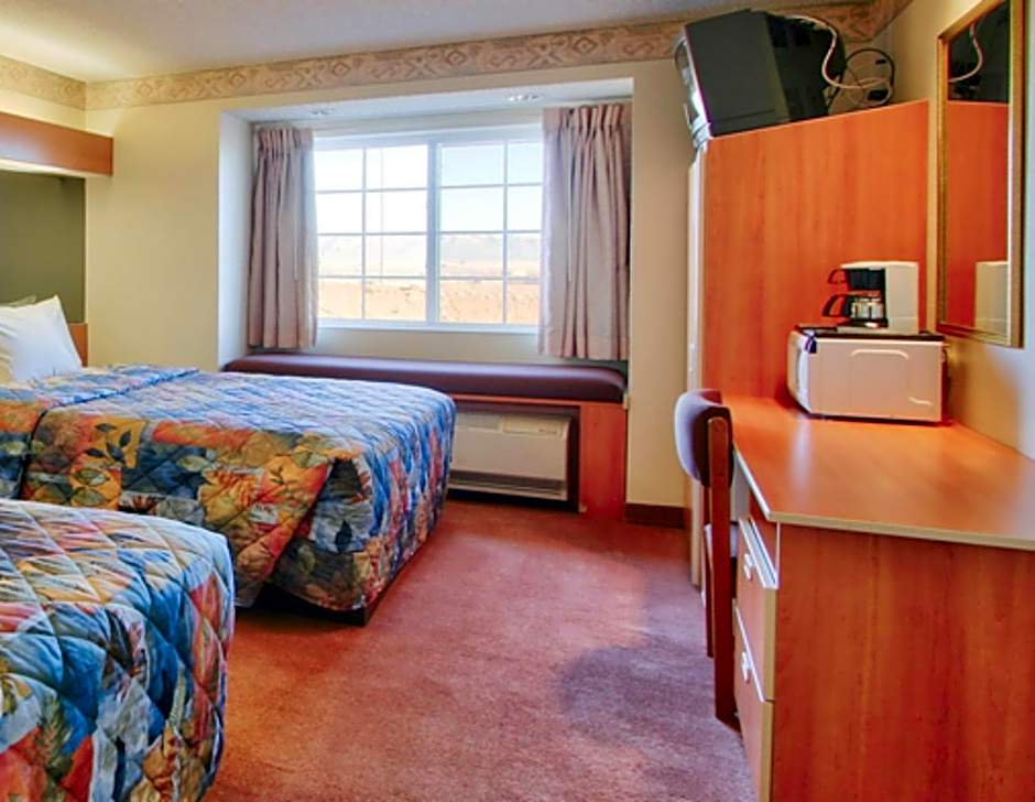 Western Skies Inn & Suites