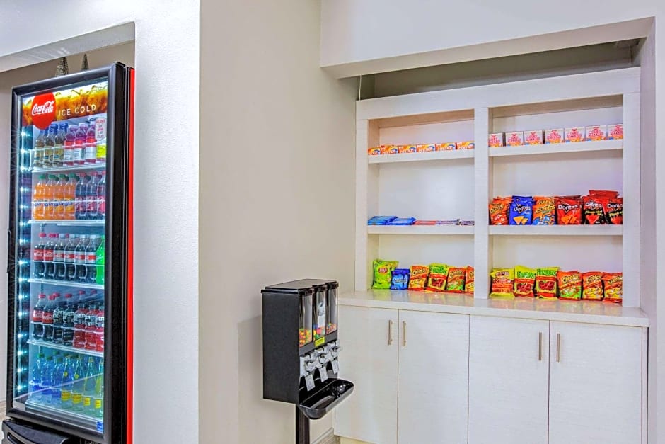 La Quinta Inn & Suites by Wyndham Mission At West Mcallen