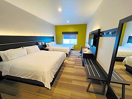 Queen Room with Two Queen Beds - Hearing Accessible/Non-Smoking