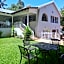 8 on Acacia Guesthouse