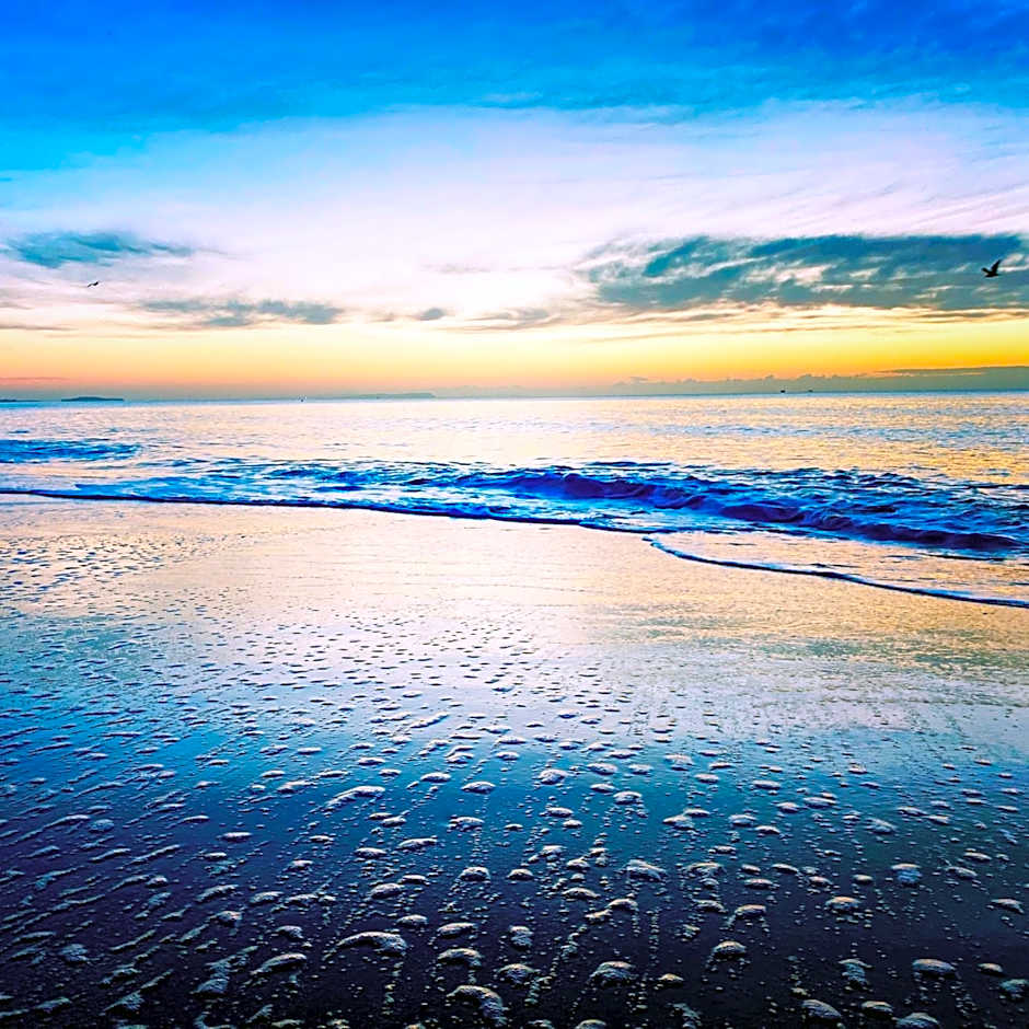 ROOMS AT THE QUAYSIDE - stylish en-suite rooms on Poole Quay all fully refurbed