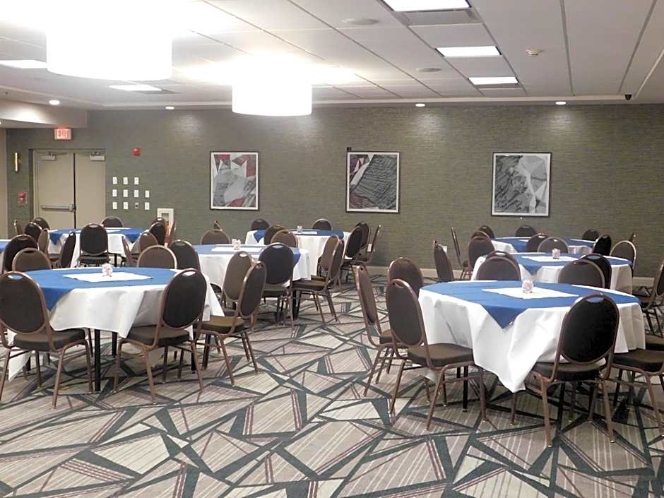 Holiday Inn Hotel & Suites Rochester - Marketplace By IHG
