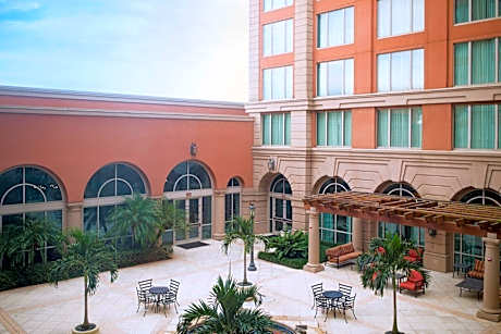 Club Lounge, Executive, Larger Guest Room, 2 Queen, Courtyard View, High Floor