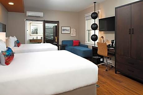 Standard Queen Room with Two Queen Beds - Communications and Mobility Accessible