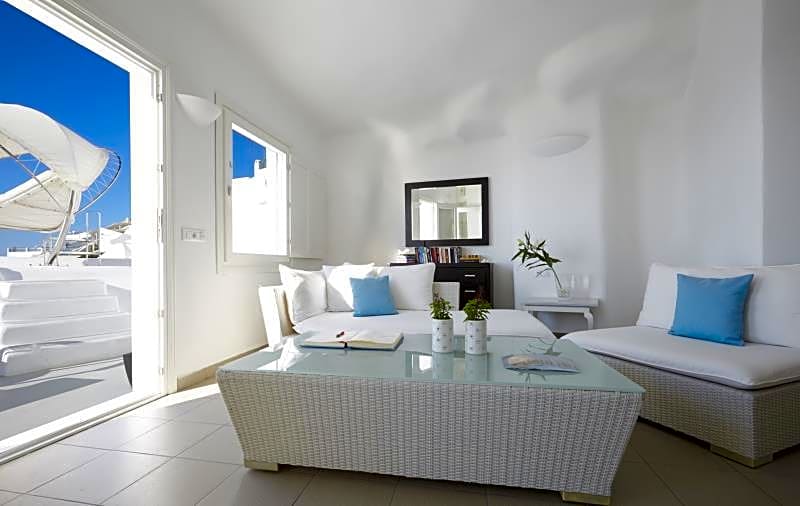 White Santorini Suites & Spa