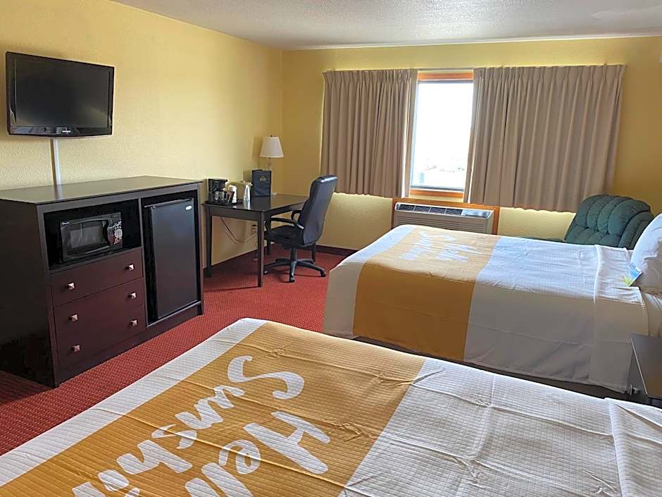 Days Inn & Suites by Wyndham Des Moines Airport