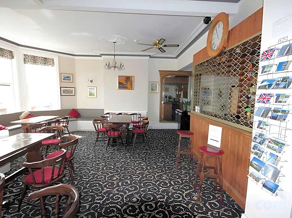 OYO Marine Parade Hotel, Eastbourne Pier