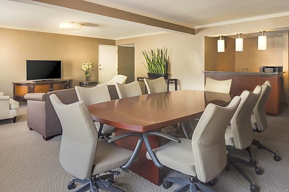 Wyndham Omaha/West Dodge