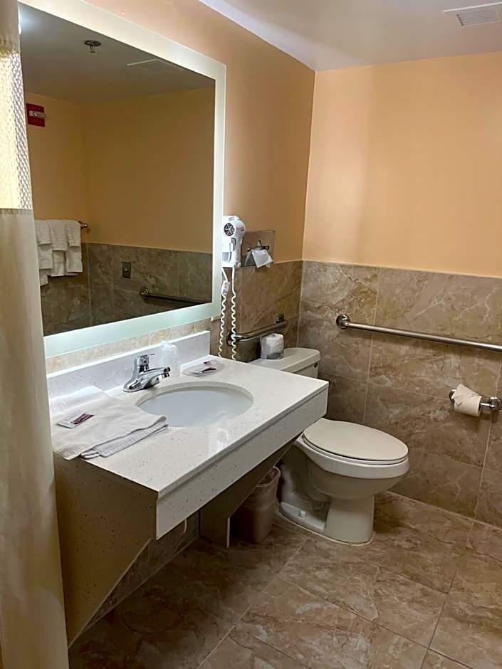 All Seasons Inn & Suites