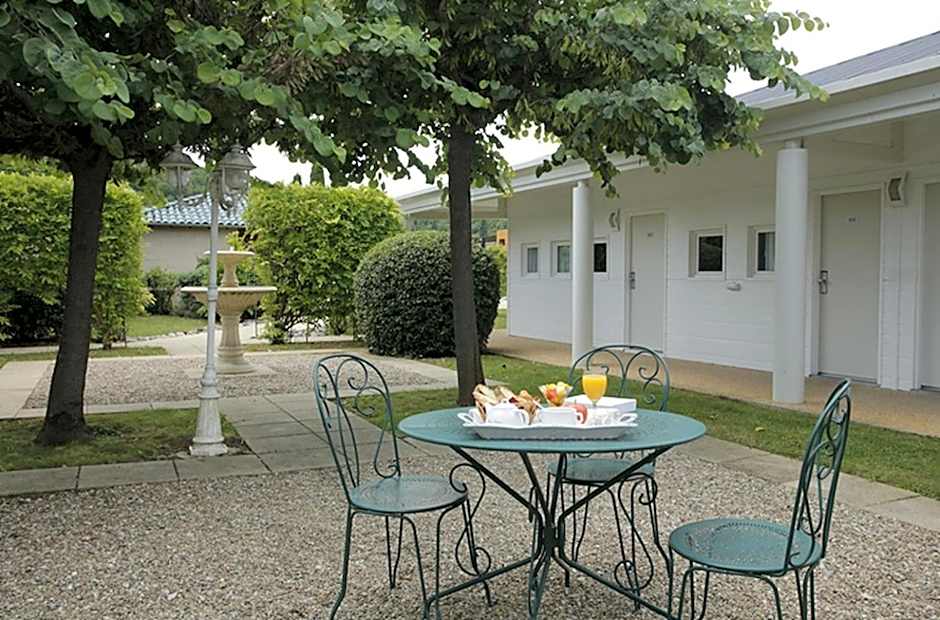 Hôtel Grand Confort Le Moulin Rouge