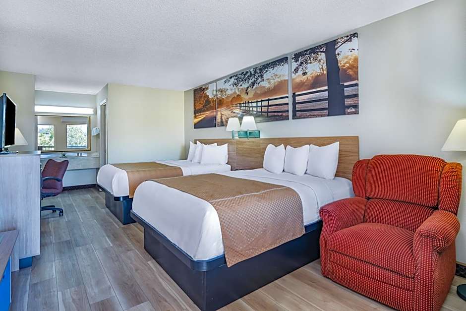 Days Inn by Wyndham Macon I-475