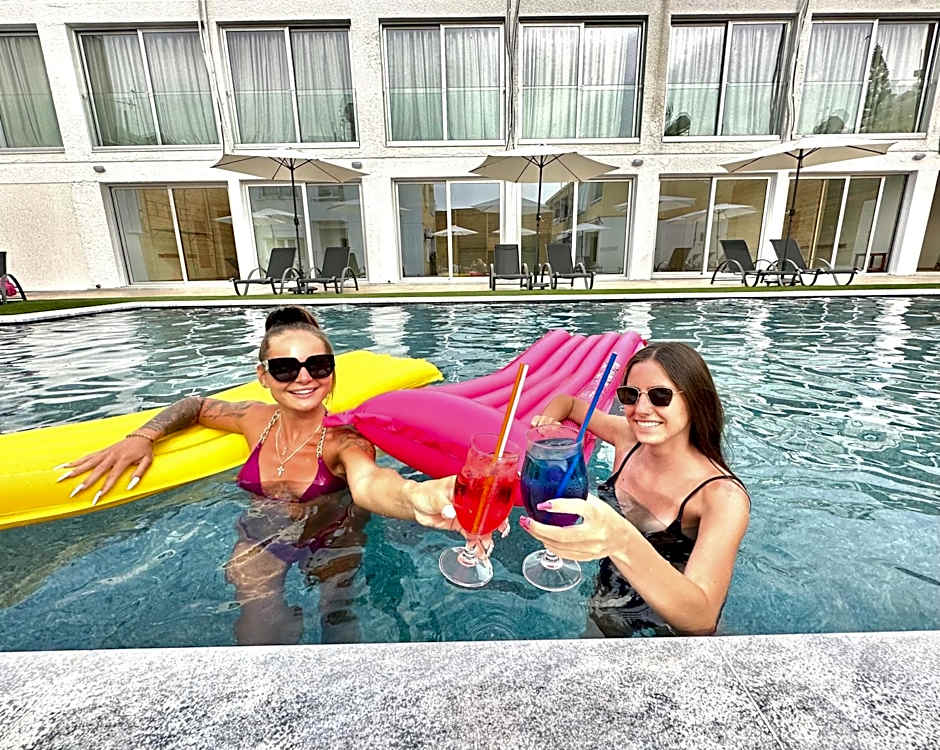 Sun Plaza Suites - Adults Only