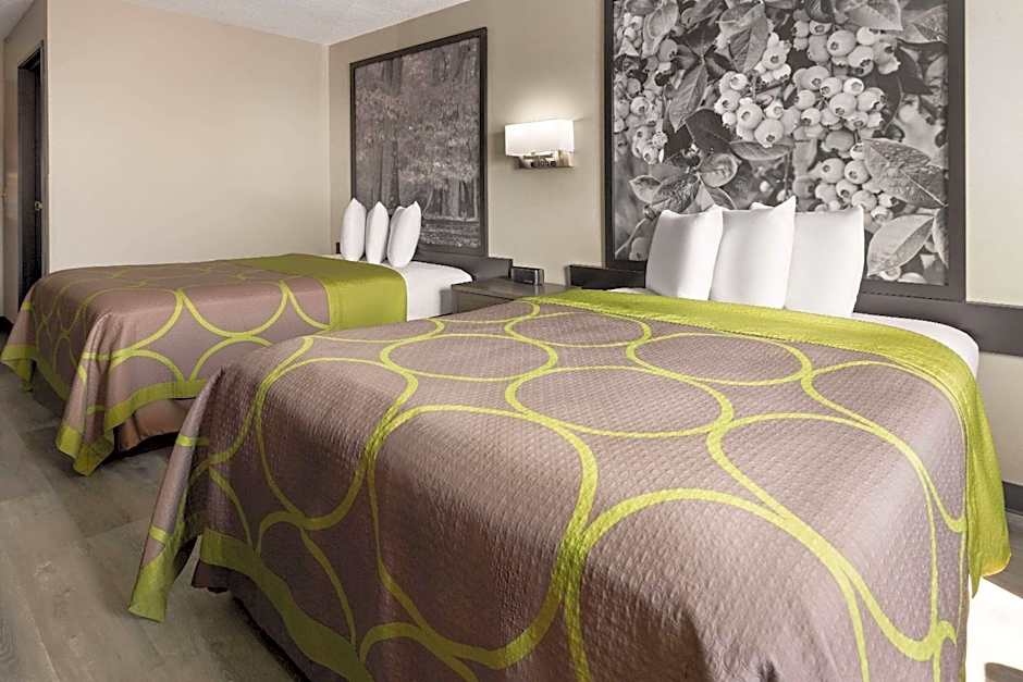 Super 8 by Wyndham Burnham/Lewistown