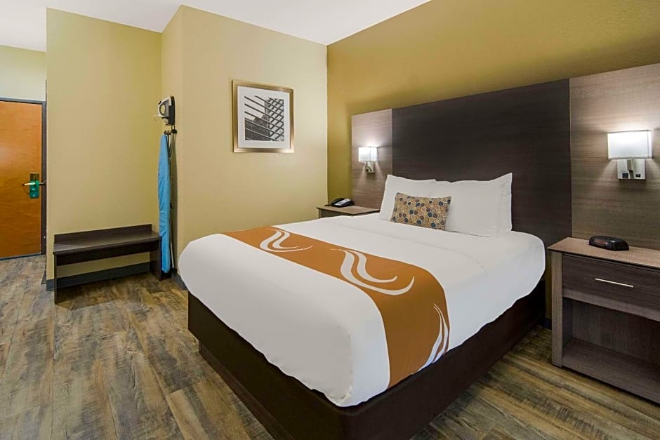 Quality Inn & Suites Roanoke - Fort Worth North