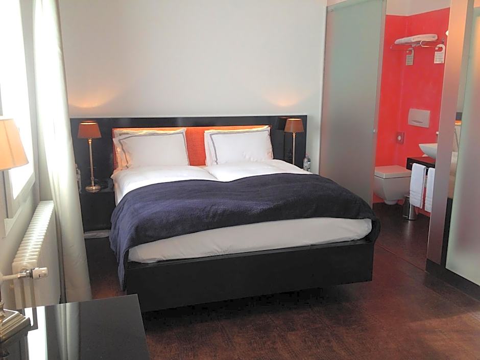 Photo 1 of 3 of Double Room