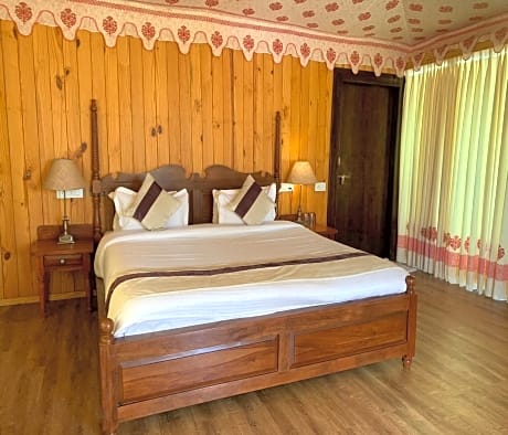 Wooden suite with mountain view