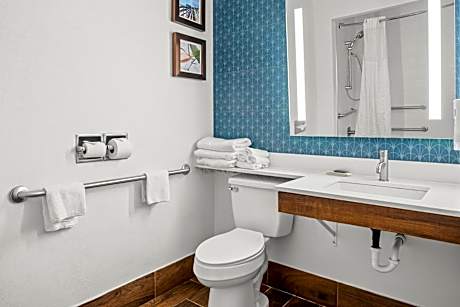 Queen Room with Two Queen Beds - Accessible/Non-Smoking