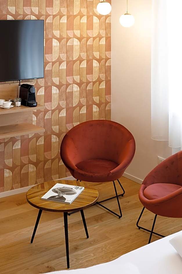 ELECTRIC Rooms & Suites