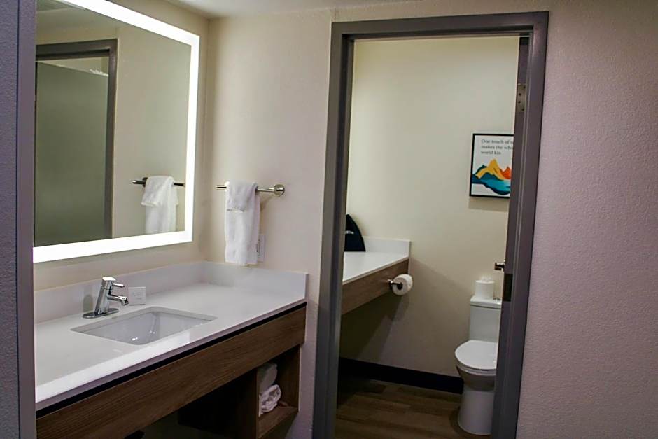 The Cairn Hotel