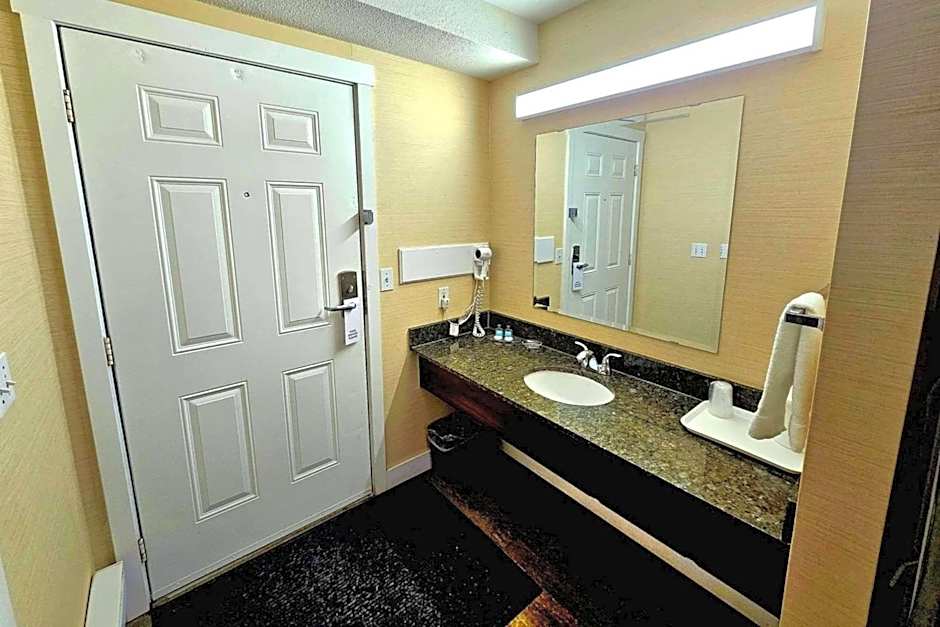 Rodeway Inn & Suites