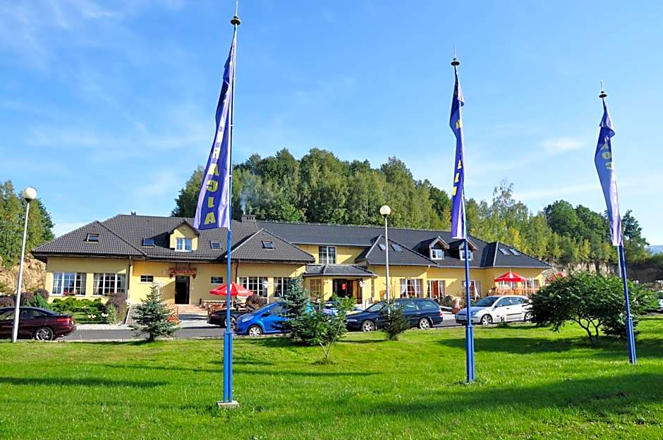 Dwór Skalny Apartamenty, Pokoje i Restauracja Karczma Skalna