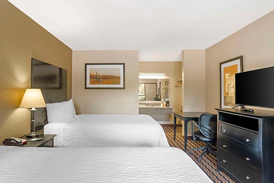 Photo 1 of 4 of 2 Double Beds, Nonsmoking