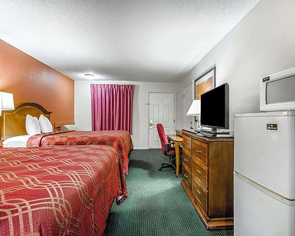 Econo Lodge Inn & Suites Enterprise