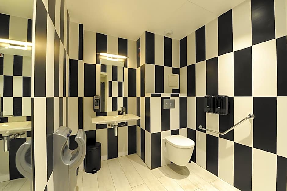 The 3 Ducks Eiffel Tower by Hiphophostels