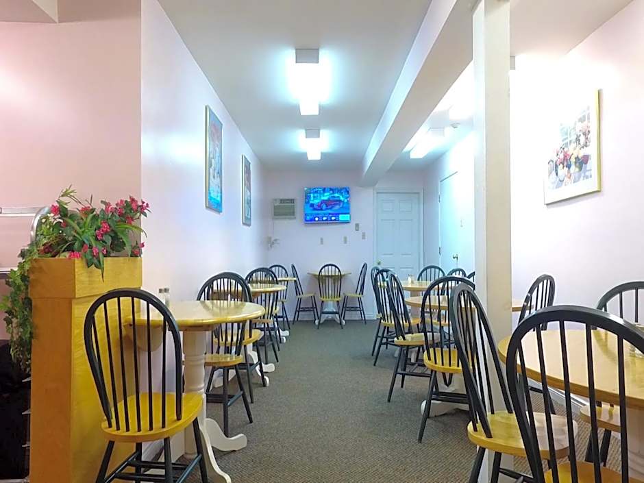 Econo Lodge Inn & Suites