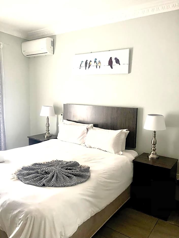 La Bronze Guest Lodge