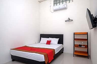 RedDoorz near Alun Alun Magelang 2