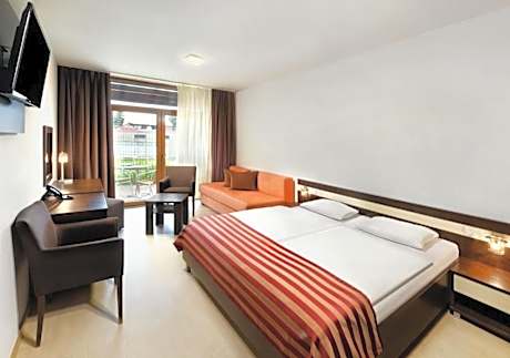 Deluxe Studio with Balcony or Terrace