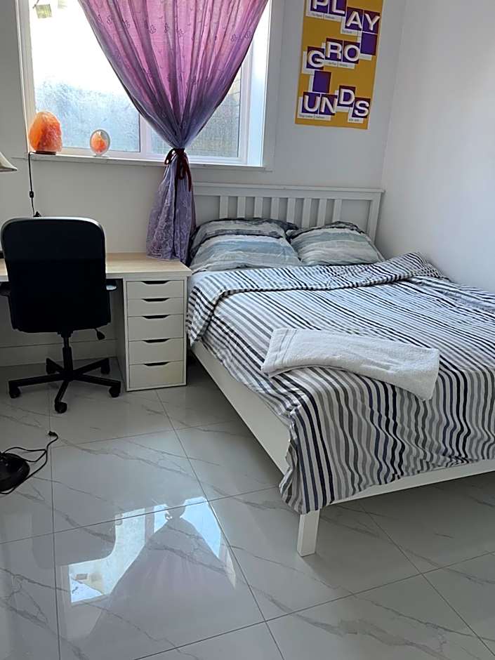 New Luxury Walkout Suite Near University-BY ROOM