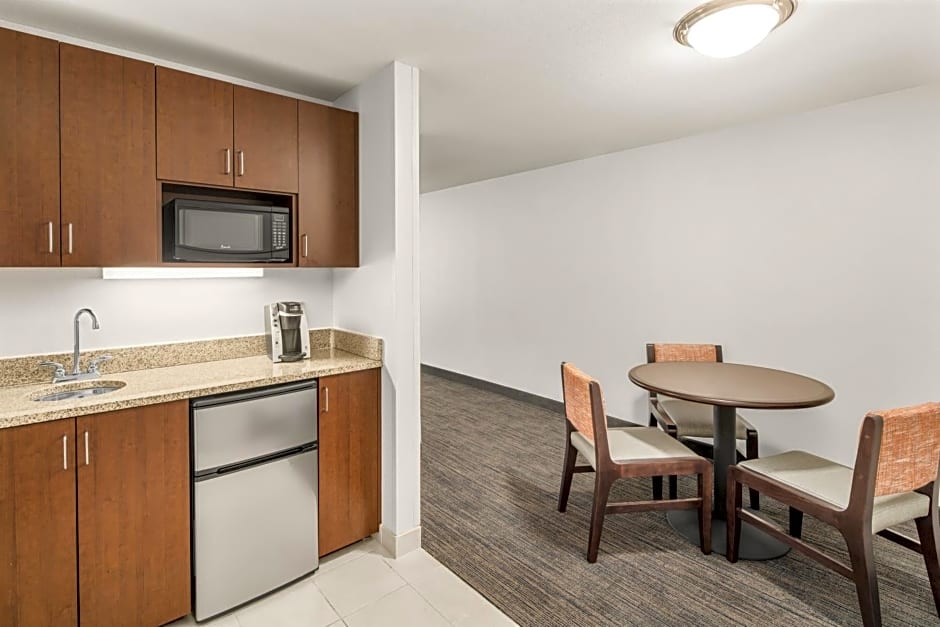 Holiday Inn Express & Suites Wilmington-Newark by IHG