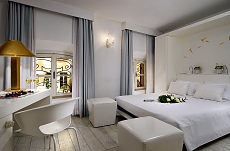 Queen Suite with Sofa Bed
