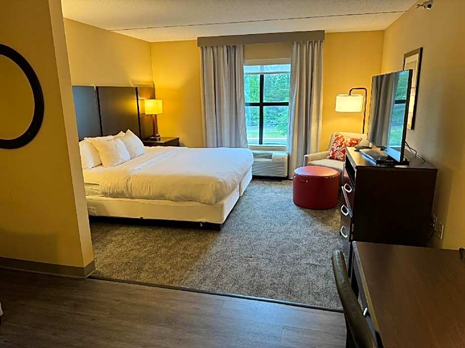 Comfort Inn & Suites Lexington Park near Pax River