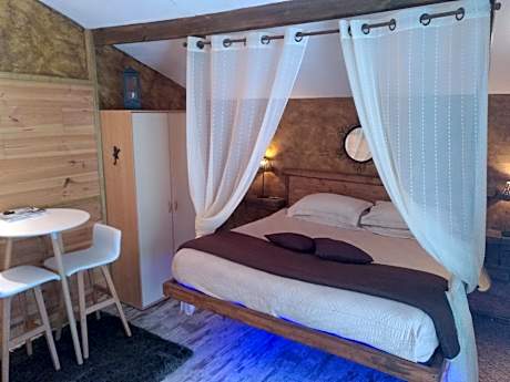 Monte Cardo-Studio-Deluxe-Garden View-Wet room