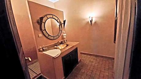 Deluxe Double Room with Shower