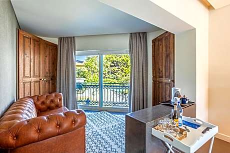 Deluxe King Suite