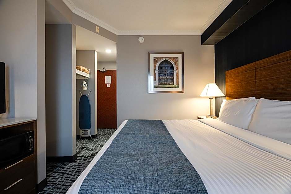 Monte Carlo Inn Toronto West Suites