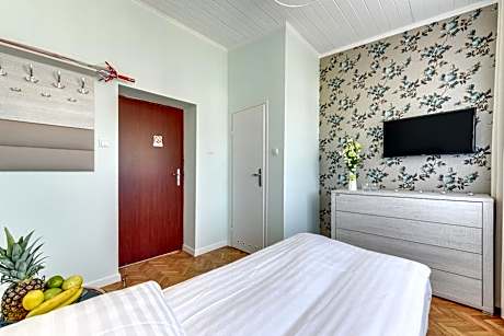Single Room with Shared Bathroom