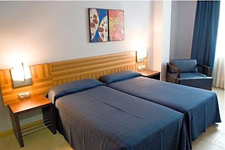 One-Bedroom Apartment (3 Adults)