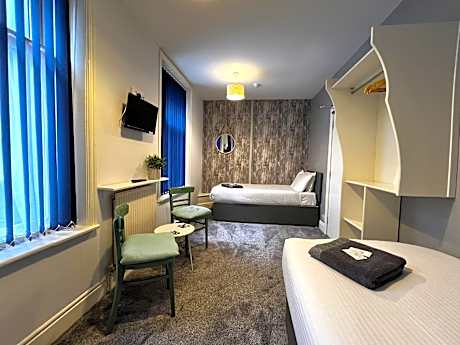 Twin Room-Ensuite with Shower