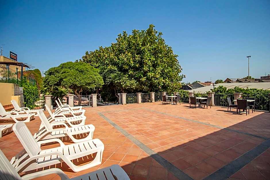 Royal Playa Suite and Apartament -private parking- self chek out