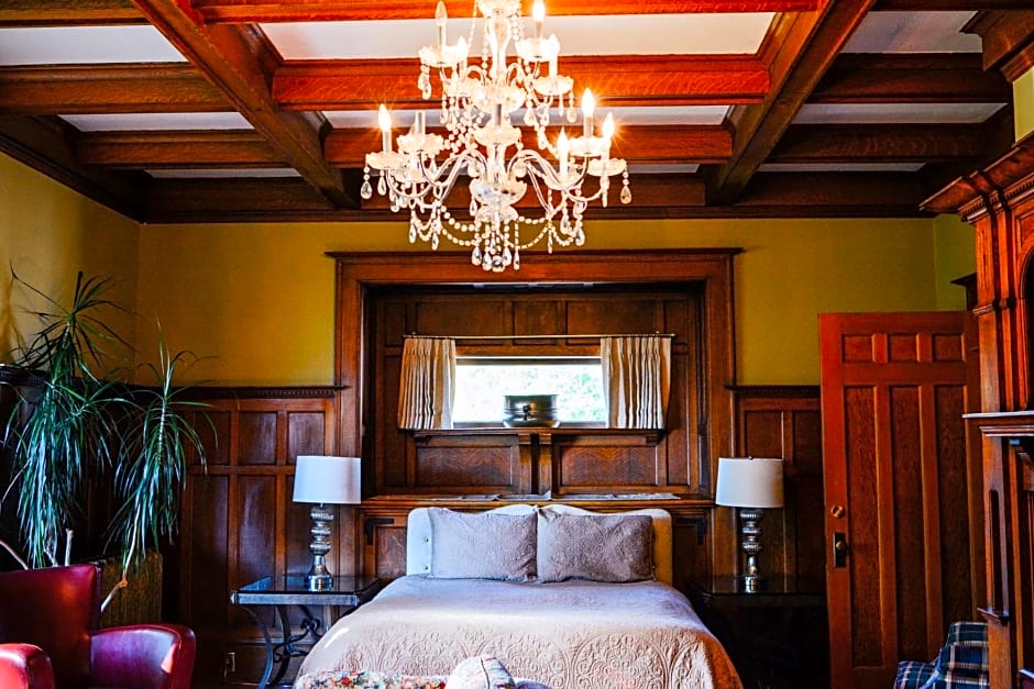 Dashwood Manor Seaside Bed & Breakfast