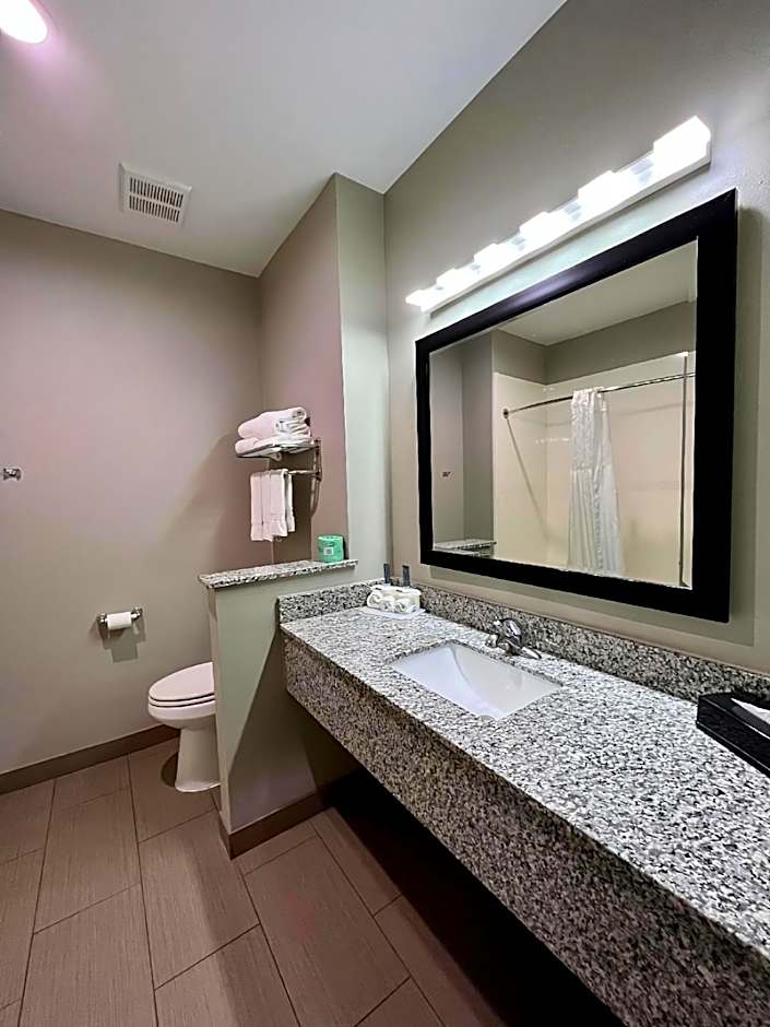 Catoosa Inn & Suites