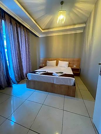 Deluxe One-Bedroom Apartment