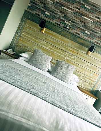 Inn On The Prom At The Fernlea Hotel